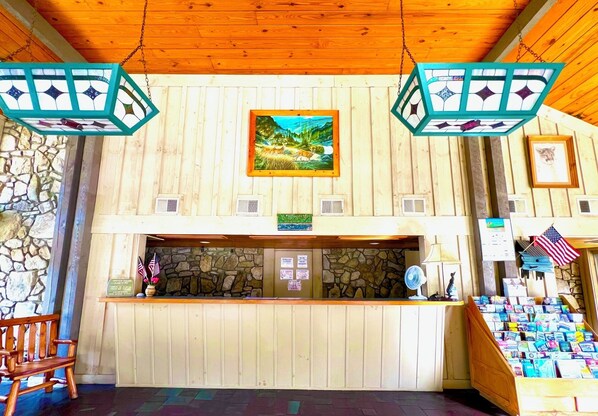 Reception - Newfound Lodge on the river (Cherokee)