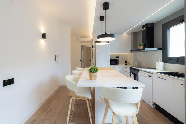 Dining room - Stay U-nique Apartment Villarroel (Barcelona)
