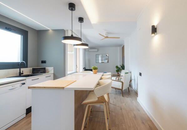 Apartment (2 Bedrooms) | Dining room - Stay U-nique Apartment Villarroel (Barcelona)