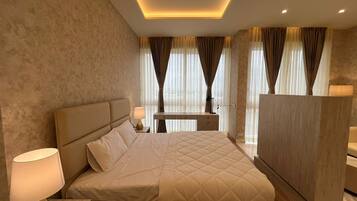 1 bedroom, desk, iron/ironing board, WiFi