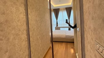 1 bedroom, desk, iron/ironing board, WiFi