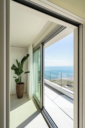 Suite Executive, vista mare, di fronte alla spiaggia | Terrazza/patio