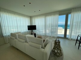 Executive Suite, Sea View, Beachfront | Living area