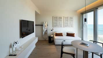 Junior Suite, Partial Sea View | Living area