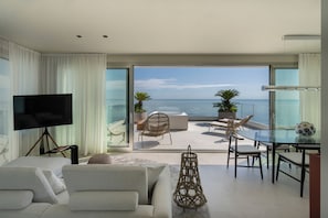 Suite Executive, vista mare, di fronte alla spiaggia | Area soggiorno