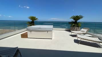 Executive Suite, Sea View, Beachfront | 1 bedroom, premium bedding, down duvets, minibar