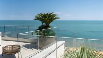 行政套房, 海景, 海濱 | 露台/庭院