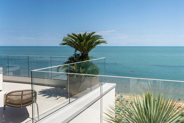 Executive Suite, Sea View, Beachfront | Teres/patio