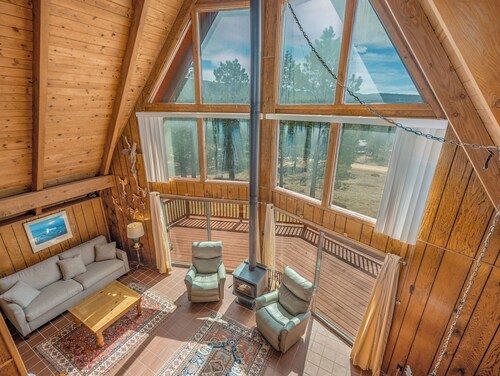 Charming Updated 3-bedroom Chalet with Deck; Small dogs welcome!
