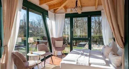 Studio Rosengarten, light & sun on Lake Scharmützelsee, 50 meters to the beach