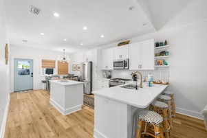 House, Garden View | Private kitchen | Full-size fridge, microwave, oven, stovetop