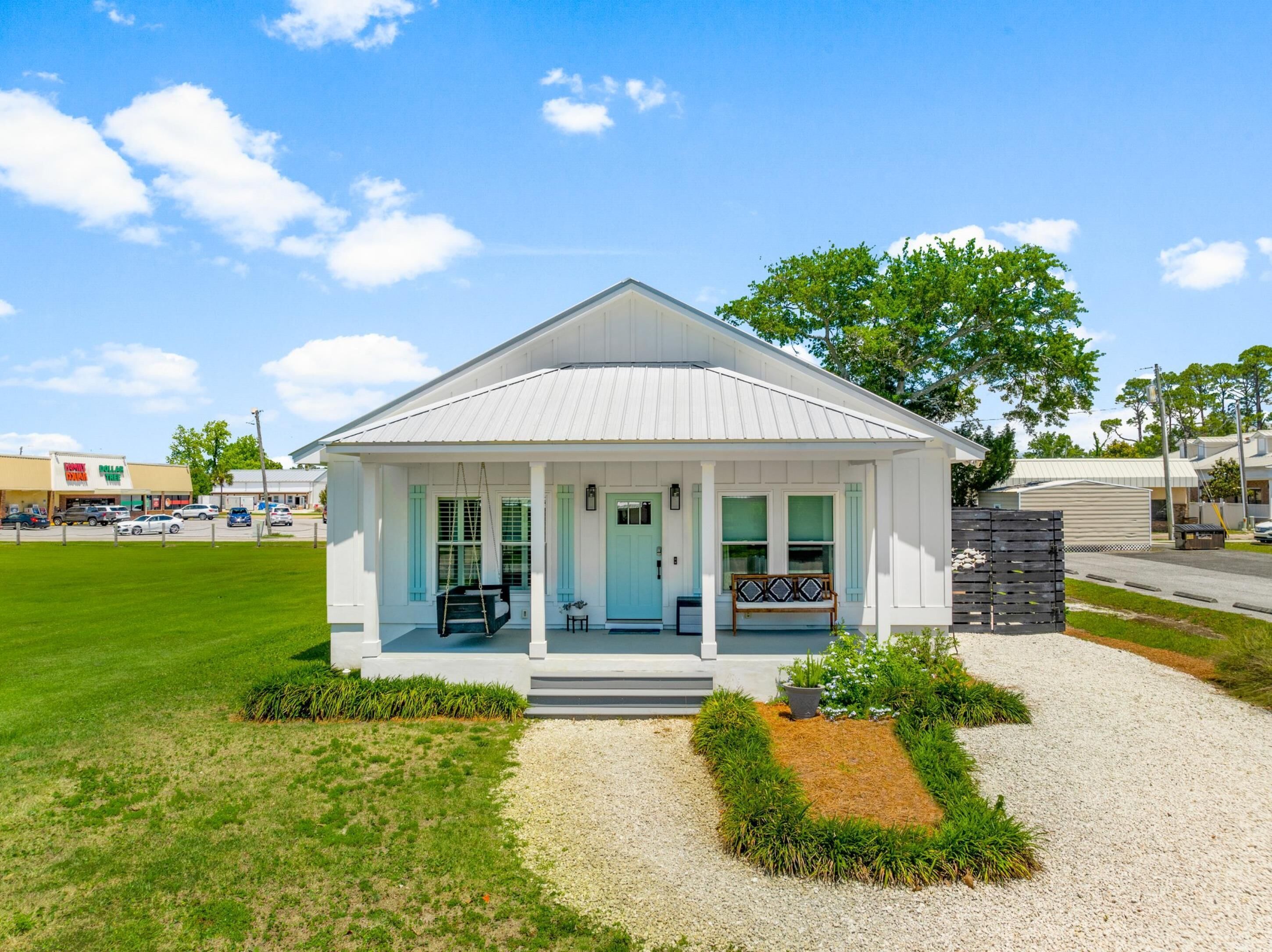 Vista frontal de la propiedad