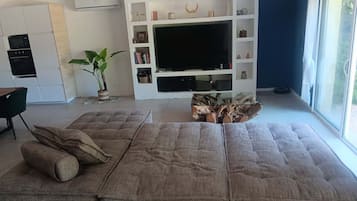 TV connectée, table de tennis de table