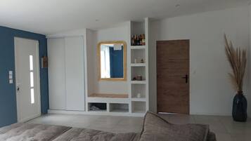 4 Schlafzimmer, Schreibtisch, Bügeleisen/Bügelbrett, Reisekinderbett