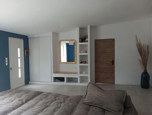 4 Schlafzimmer, Schreibtisch, Bügeleisen/Bügelbrett, Reisekinderbett