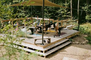 Outdoor dining - The Down-to-Earth (Lanaudière)