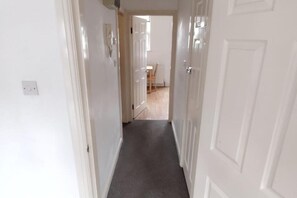 Apartment | Interior - 1 Bed-sleeps 4-pet Friendly-central Location (London)
