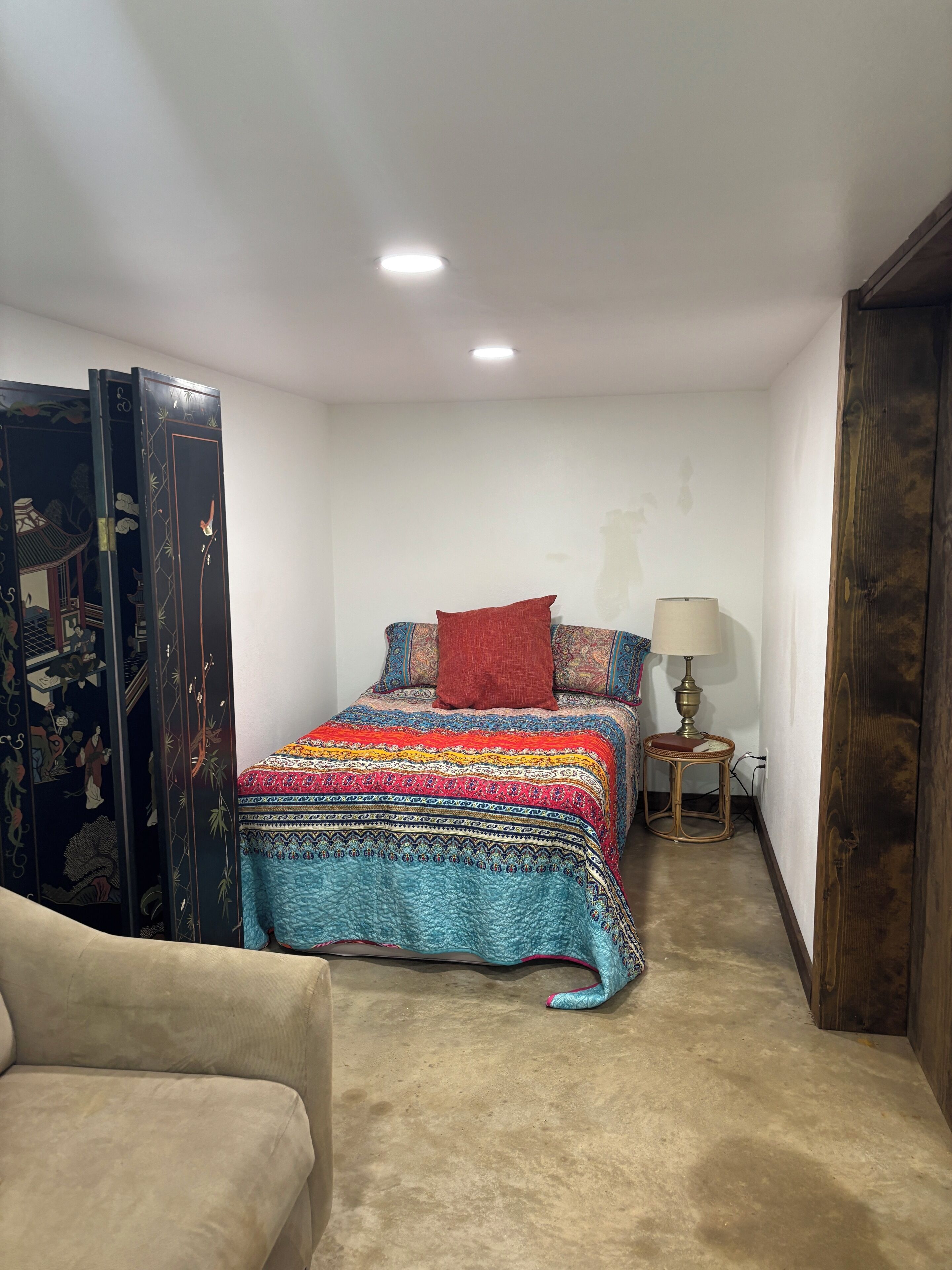 WiFi (無料)、ベッドシーツ