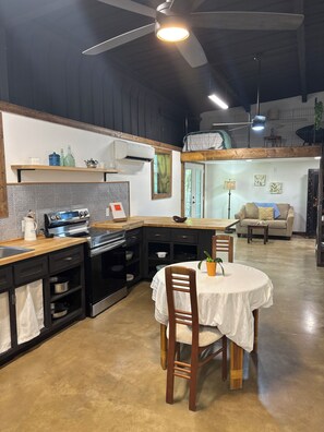 Mikrowelle, Ofen, Herdplatte, Geschirrspüler