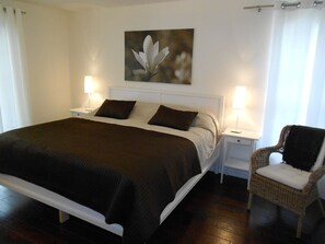 4 bedrooms, desk, iron/ironing board, WiFi