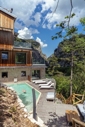Seasonal outdoor pool - LA FORESTALE Luxury Ecolodge (Acqualagna)