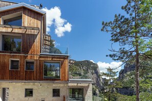 季节性开放的室外游泳池