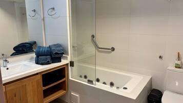 Shower, jetted tub, hair dryer, towels