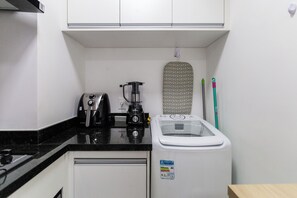 Căn hộ | Bếp riêng | Lò vi sóng, lò nướng bánh mì, dụng cụ nấu nướng/bát dĩa/dao nĩa 