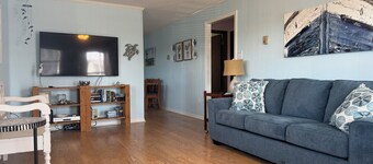 PLANE FUN-Charming 2-bedroom house in Kill Devil Hills short walk to beach.