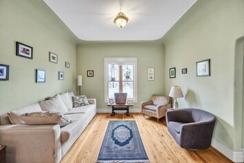 Home Decor, Furniture, Indoors, Living Room, Room