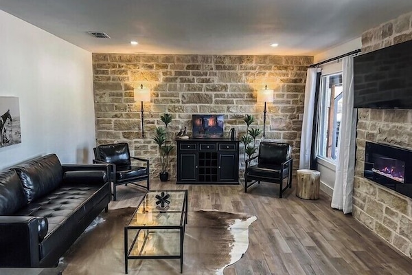 Luxury-Suite, 1 King-Bett | Wohnbereich | Smart-TV, Streaming-Dienste