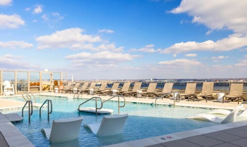 Chic 1-bedroom apartment in fabulous Arlington with fitness room, WiFi