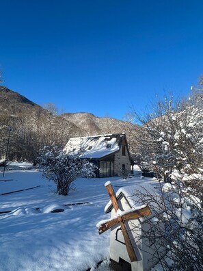 Property grounds - Agouadis barn. Private mini golf course. Rated 3 épis, all-inclusive (Aulus-les-Bains)