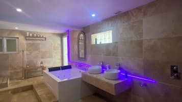 Indoor spa tub
