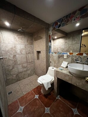 Habitación superior, vistas al jardín | Baño | Toallas