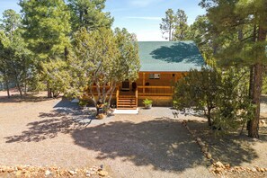 Exterior - Charming 2-bedroom Cabin with WiFi, Wood Stove and AC in serene Heber-Overgaard! (Heber-Overgaard)