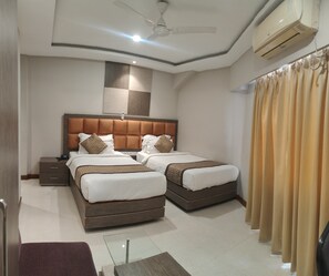 Quarto casal ou duplo standard | Escrivaninha, Wi-Fi de cortesia