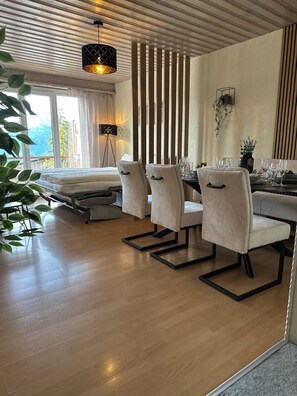2 Schlafzimmer, Reisekinderbett, WLAN, Bettwäsche