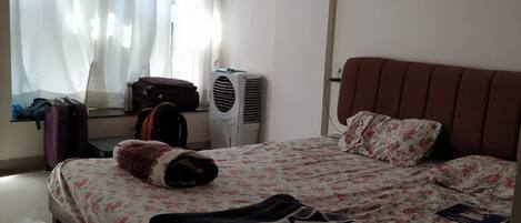 3 Schlafzimmer, Bügeleisen/Bügelbrett