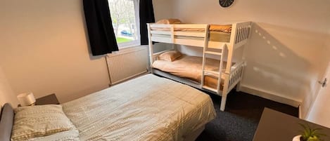 3 Schlafzimmer, Bügeleisen/Bügelbrett, WLAN, Bettwäsche