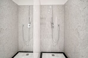 Hair dryer, towels, soap, toilet paper - The most central holiday apartment in Munich - 90 m² luxury at Viktualienmarkt (München)