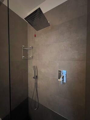 Towels, soap, toilet paper - Cozy beach Studio with Terrace & Steps from the Adriatic Sea (Campomarino Lido)