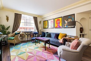 House | Living area - Mayfair 9-bed Townhouse - Sleeps 16, Patio & Ac (London)
