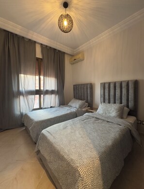 2 quartos, ferros/tábuas de passar roupa, Wi-Fi, roupa de cama