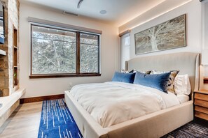 4 bedrooms, iron/ironing board, travel crib, WiFi - Riverfront Townhome 13 (Avon)