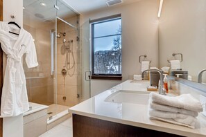 淋浴設備、風筒、提供毛巾