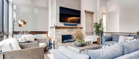 Smart TV, fireplace