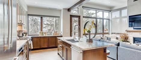 Refrigerador, microondas, horno y parrilla de estufa