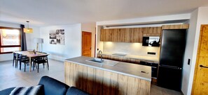 Fridge, microwave, oven, dishwasher - Balcony, tv, 115m², Montalbert (La Plagne)