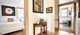 Spacious Downtown Spot-Sleeps 8!